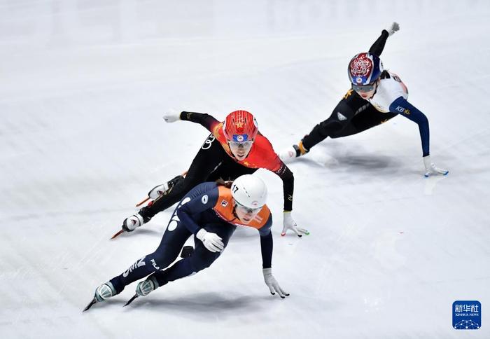 短道速滑女子决赛惊险刺激，最后一刻逆袭