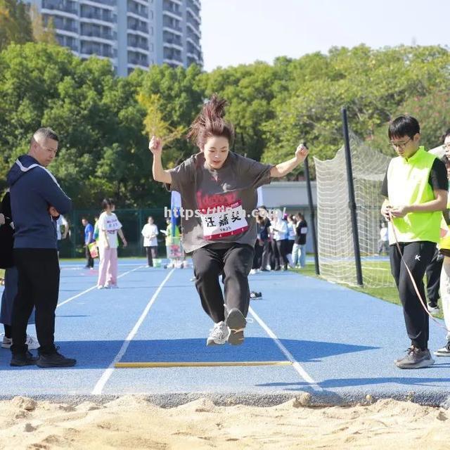 汗水与荣誉！运动员们在赛场上不惧困难